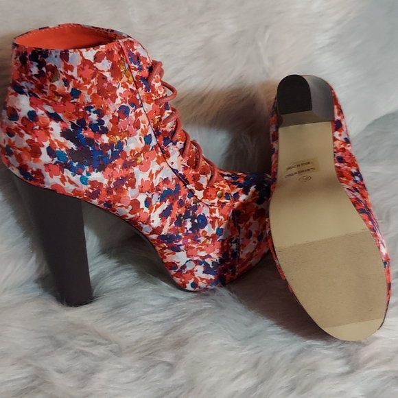 Womens Floral  Booties Sz 8.5 - Picture 5 of 7